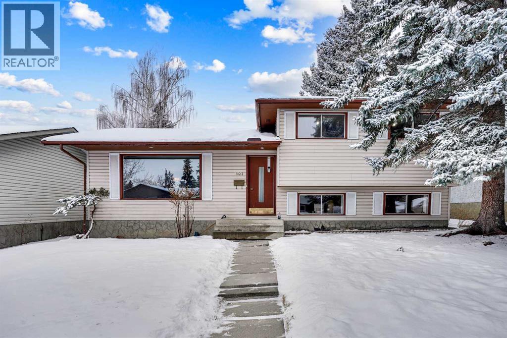 Single Family House 4 Level for Sale in  Silver Brook Drive NW Silver Springs Calgary 