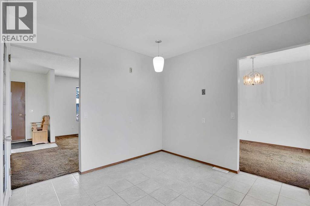 Single Family House 4 Level for Sale in  Silver Brook Drive NW Silver Springs Calgary 