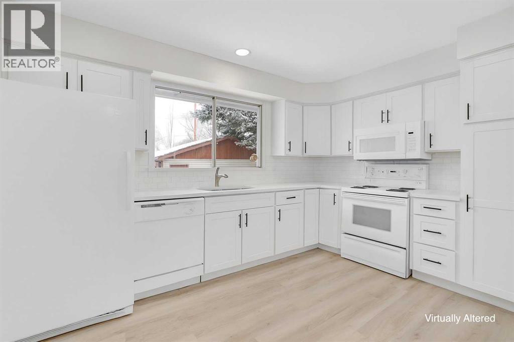 Single Family House 4 Level for Sale in  Silver Brook Drive NW Silver Springs Calgary 