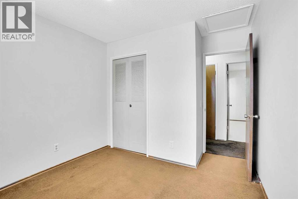 Single Family House 4 Level for Sale in  Silver Brook Drive NW Silver Springs Calgary 