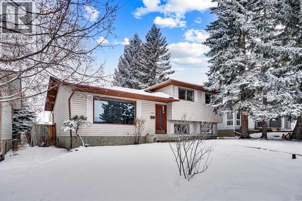 Single Family House 4 Level for Sale in  Silver Brook Drive NW Silver Springs Calgary 