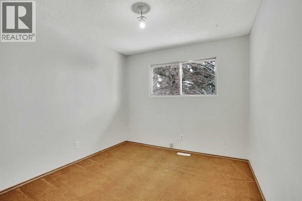 Single Family House 4 Level for Sale in  Silver Brook Drive NW Silver Springs Calgary 