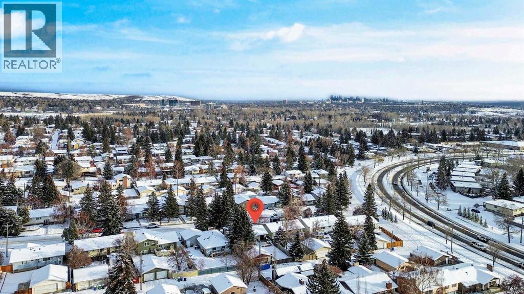 Single Family House 4 Level for Sale in  Silver Brook Drive NW Silver Springs Calgary 