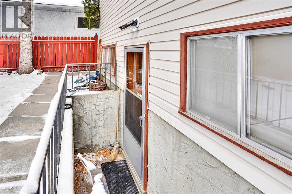 Single Family House 4 Level for Sale in  Silver Brook Drive NW Silver Springs Calgary 