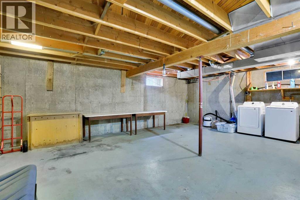 Single Family House 4 Level for Sale in  Silver Brook Drive NW Silver Springs Calgary 