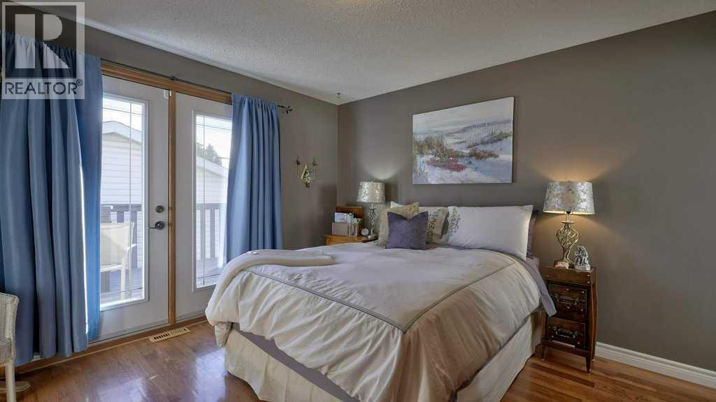 Single Family House 3 Level for Sale in  Penbrooke Way SE Penbrooke Meadows Calgary 