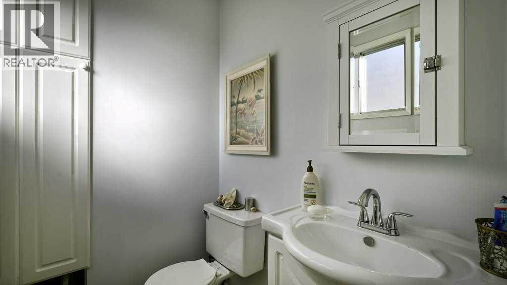 Single Family House 3 Level for Sale in  Penbrooke Way SE Penbrooke Meadows Calgary 