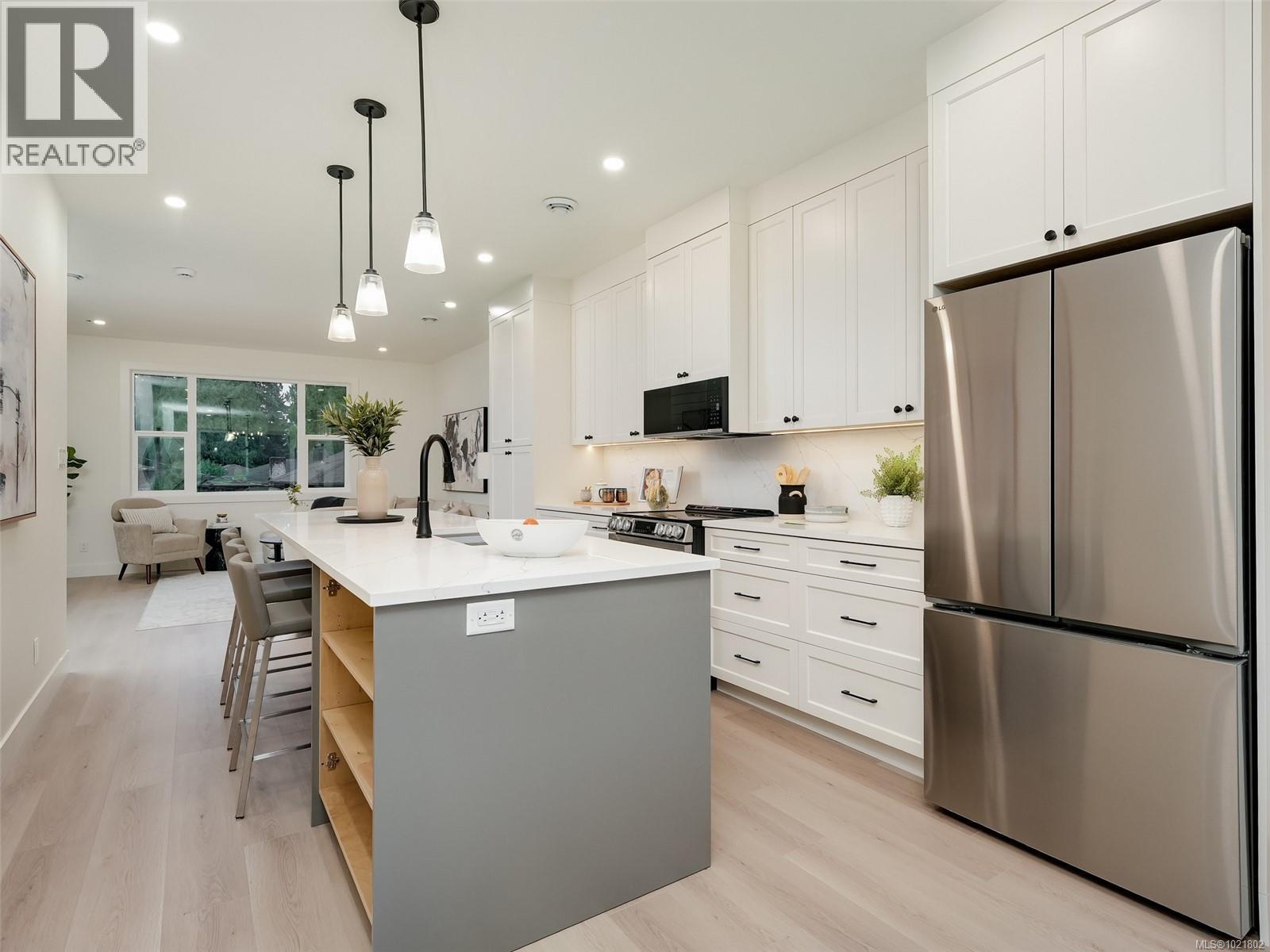 103 960 Jenkins Ave, Langford