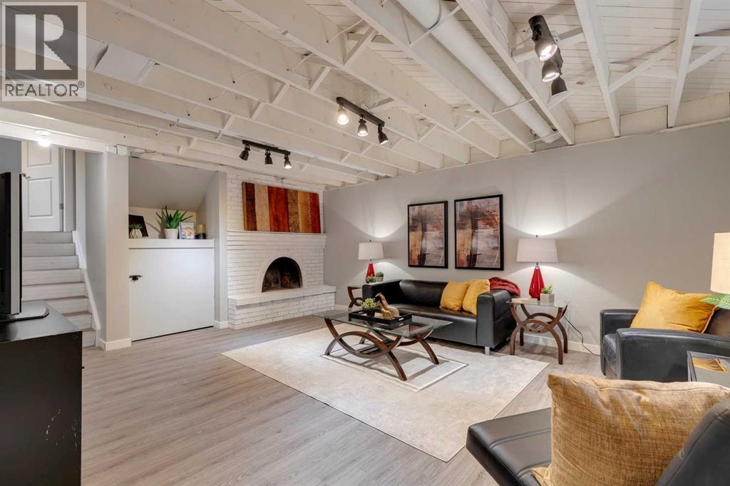 Single Family House for Sale in  Varmoor Road NW Varsity Calgary 