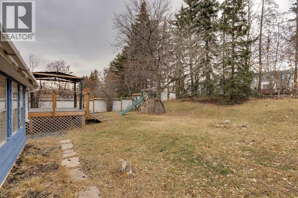 Single Family House for Sale in  Varmoor Road NW Varsity Calgary 