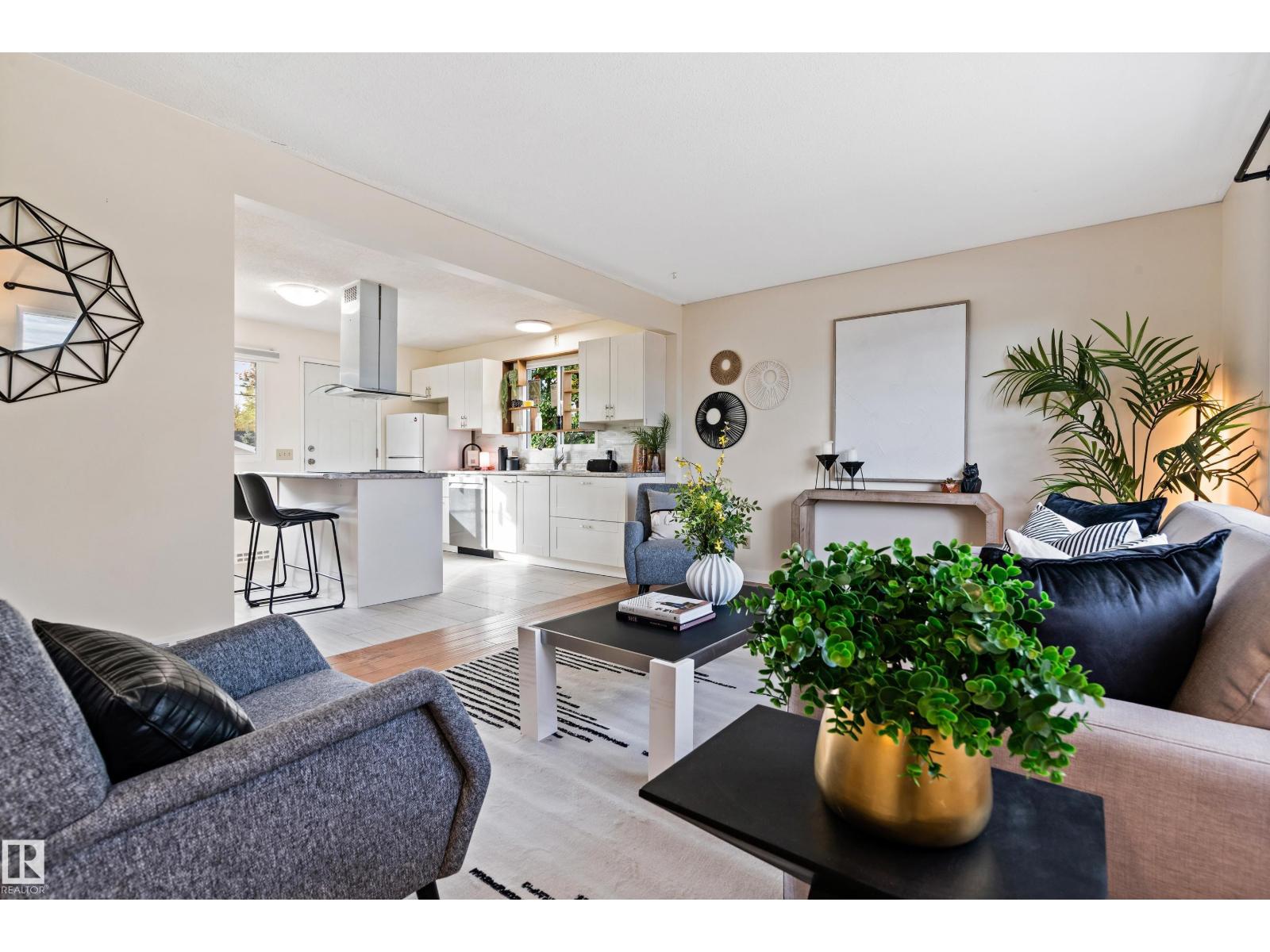 7203 93 AV NW, Edmonton