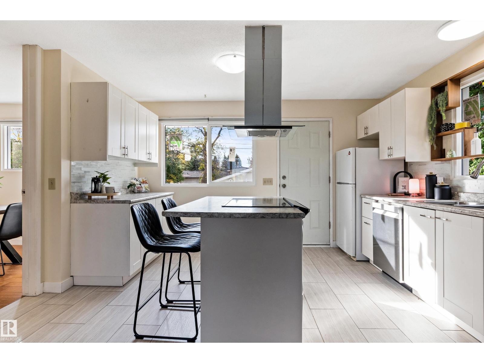 7203 93 AV NW, Edmonton