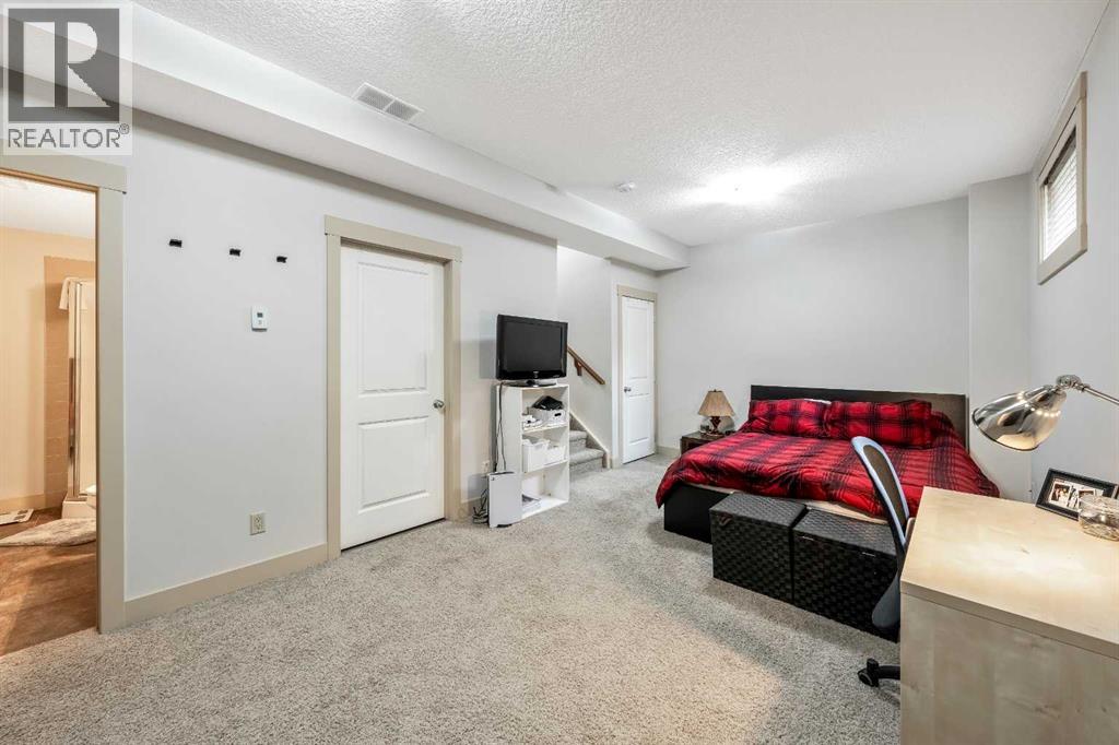 Single Family House for Sale in    Avenue NE Renfrew Calgary 