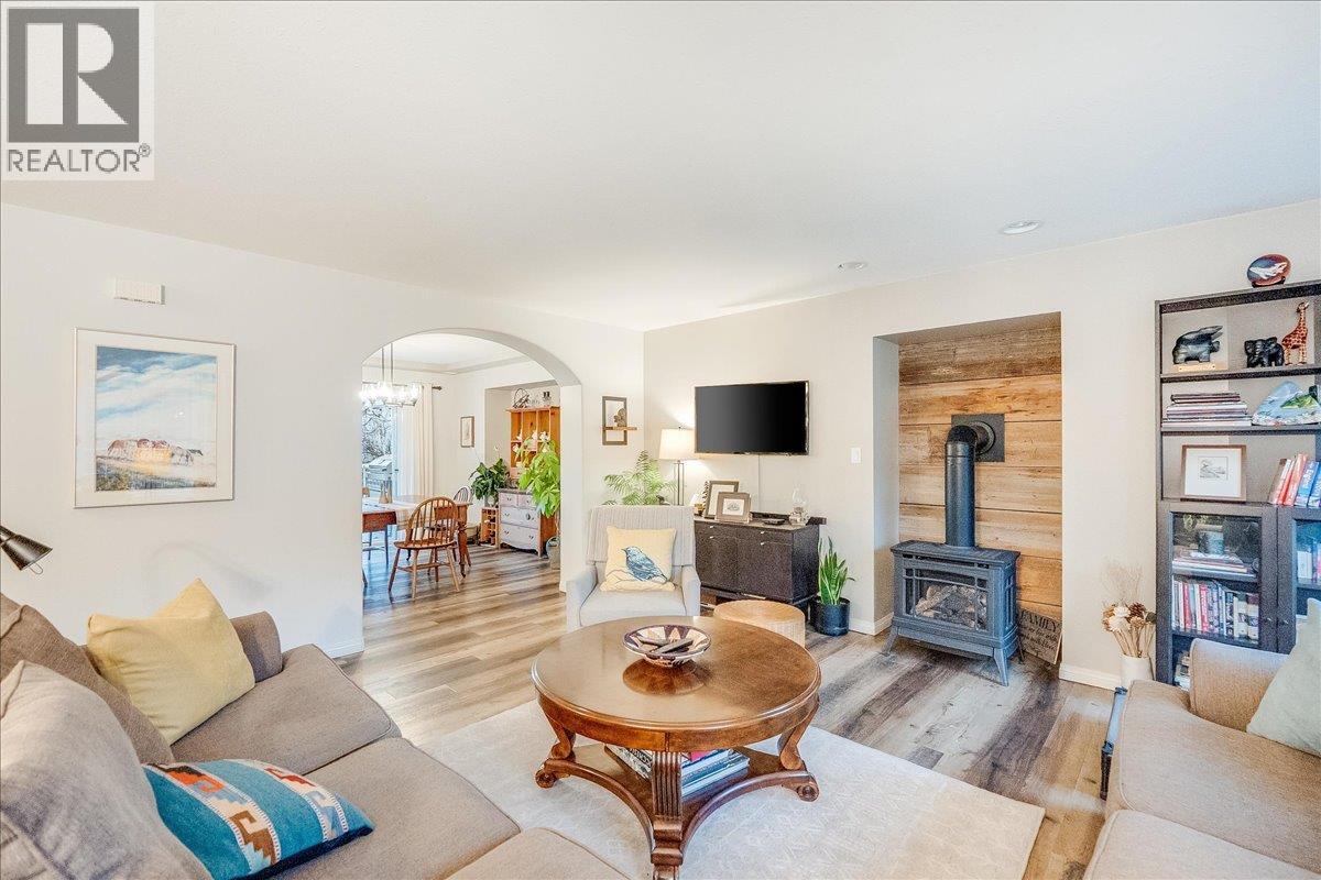 2301 10th Avenue, Castlegar