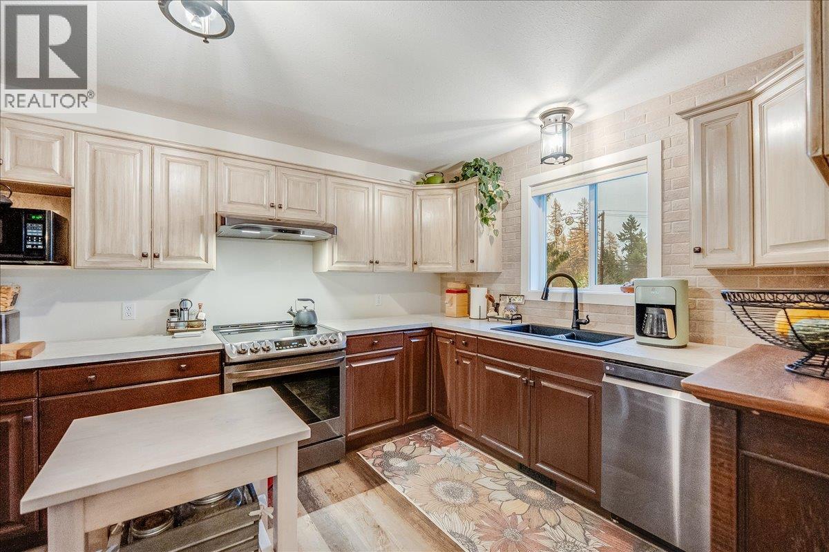 2301 10th Avenue, Castlegar