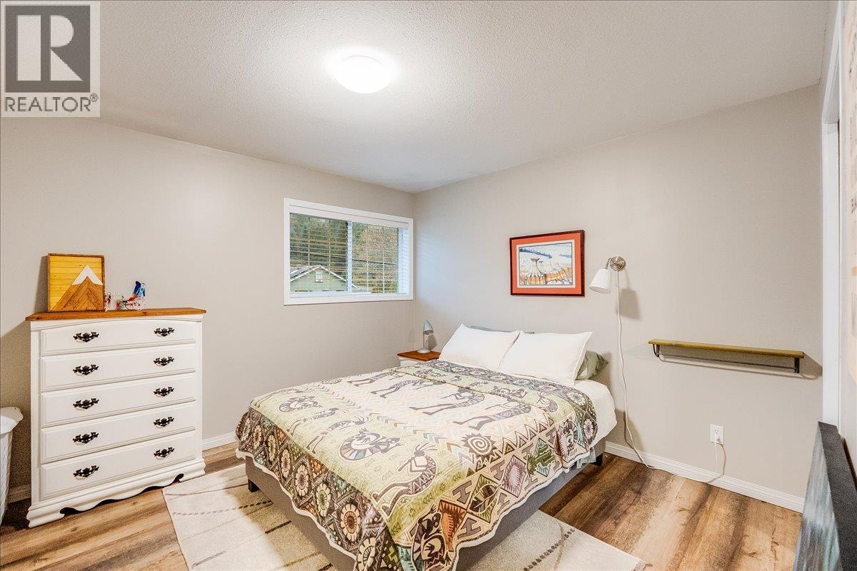 2301 10th Avenue, Castlegar