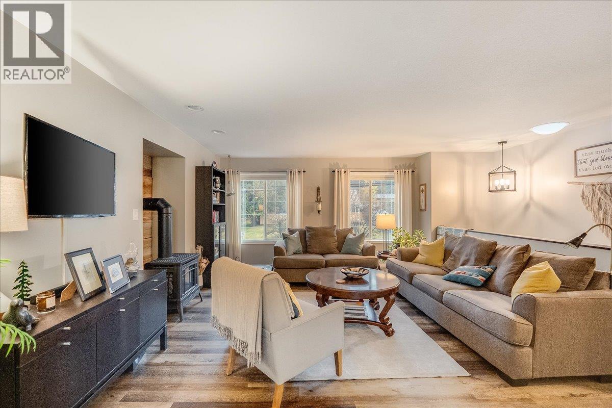 2301 10th Avenue, Castlegar