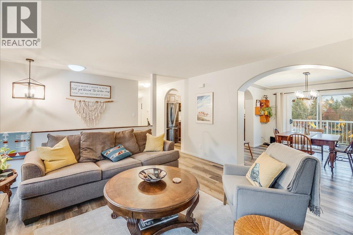 2301 10th Avenue, Castlegar