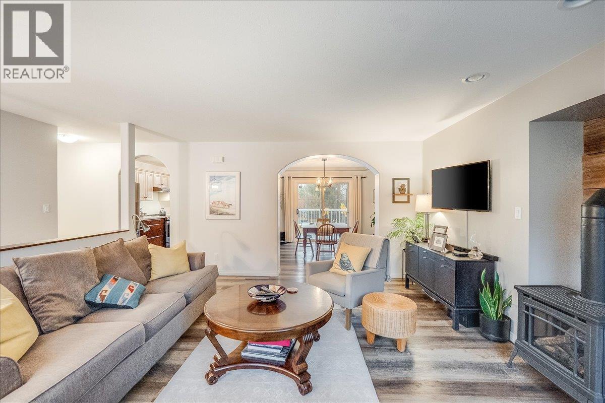 2301 10th Avenue, Castlegar