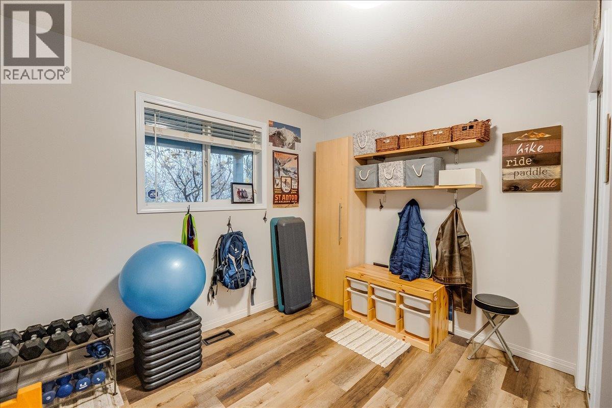 2301 10th Avenue, Castlegar