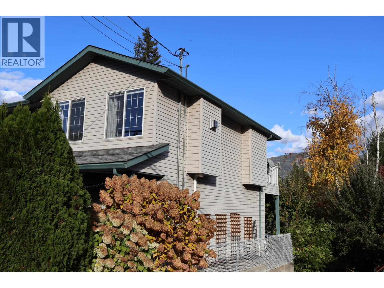 2301 10th Avenue, Castlegar
