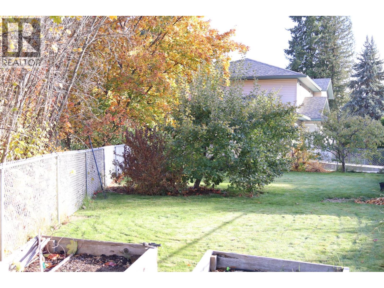 2301 10th Avenue, Castlegar