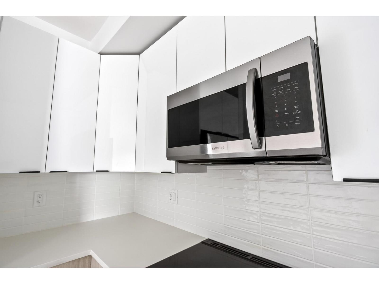 214 20061 FRASER HIGHWAY, Langley