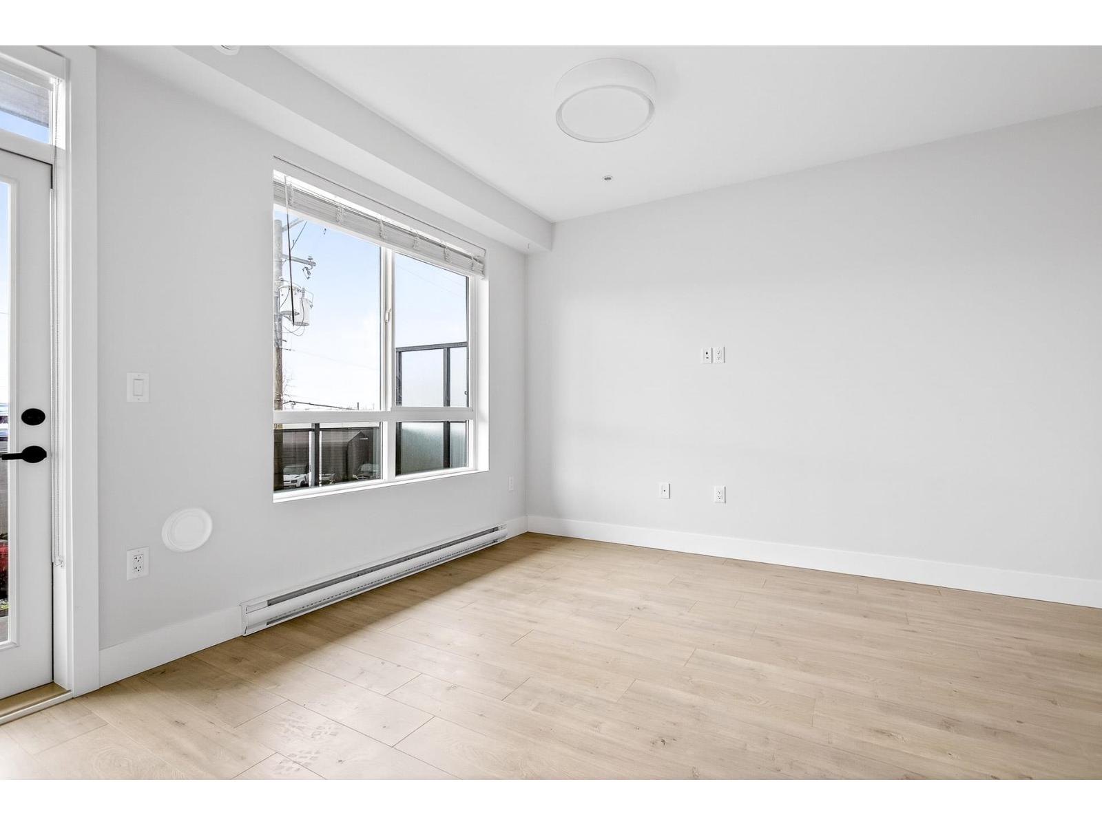 214 20061 FRASER HIGHWAY, Langley