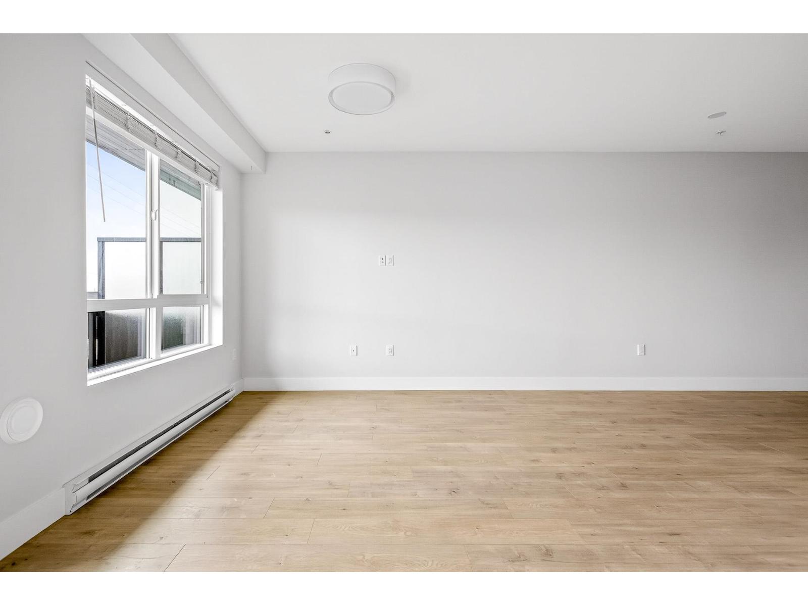 214 20061 FRASER HIGHWAY, Langley