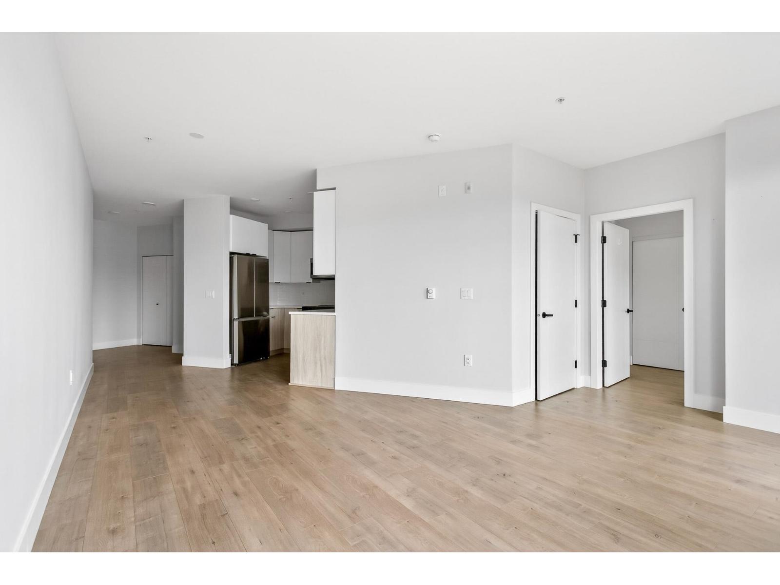 214 20061 FRASER HIGHWAY, Langley