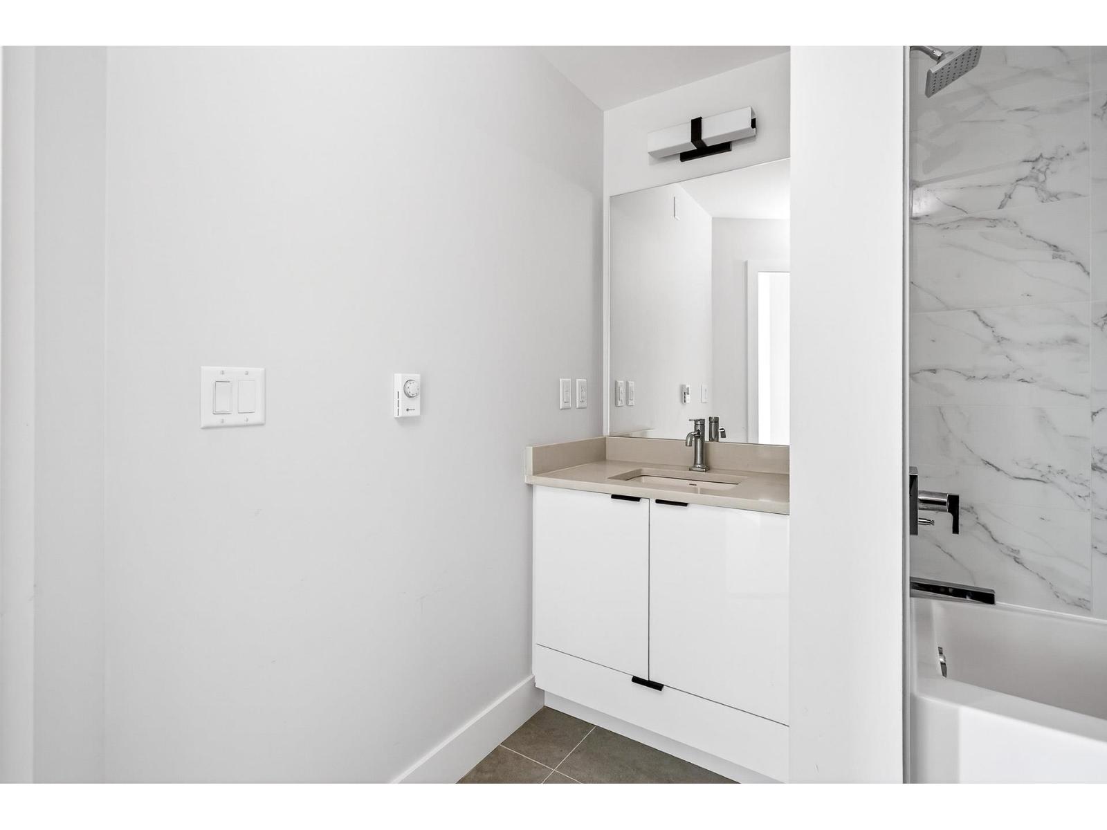 214 20061 FRASER HIGHWAY, Langley