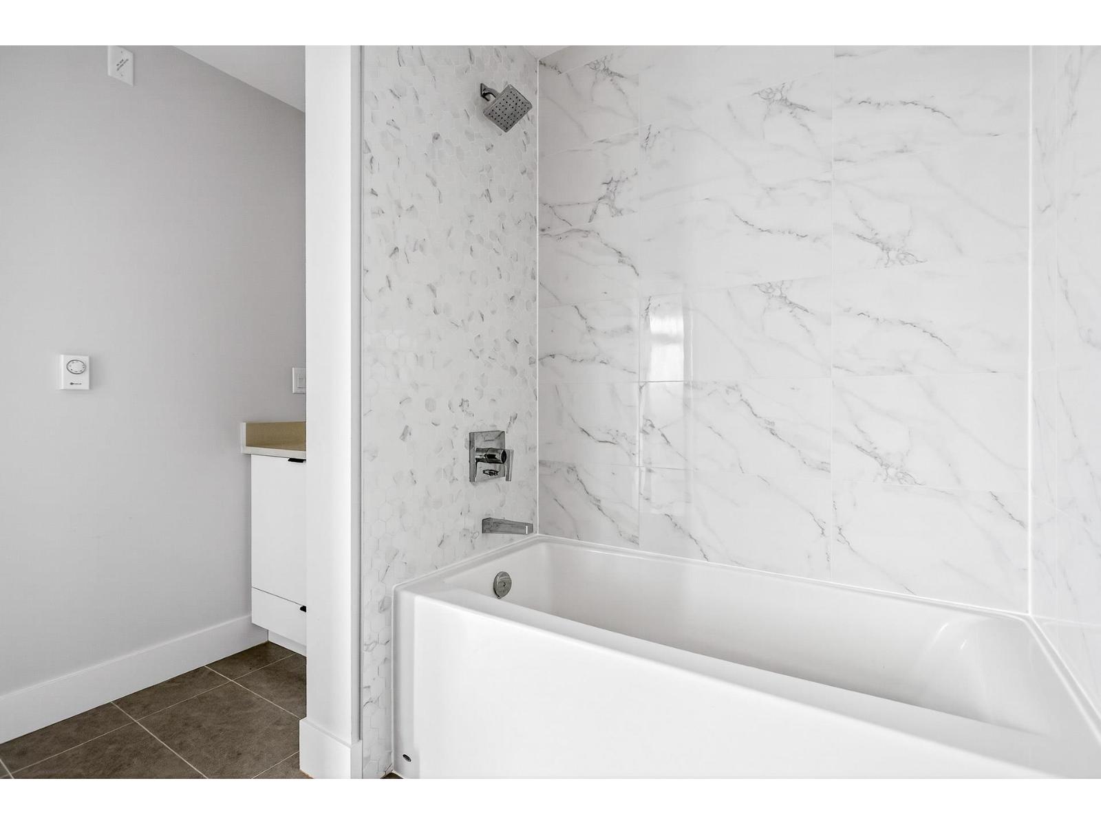 214 20061 FRASER HIGHWAY, Langley