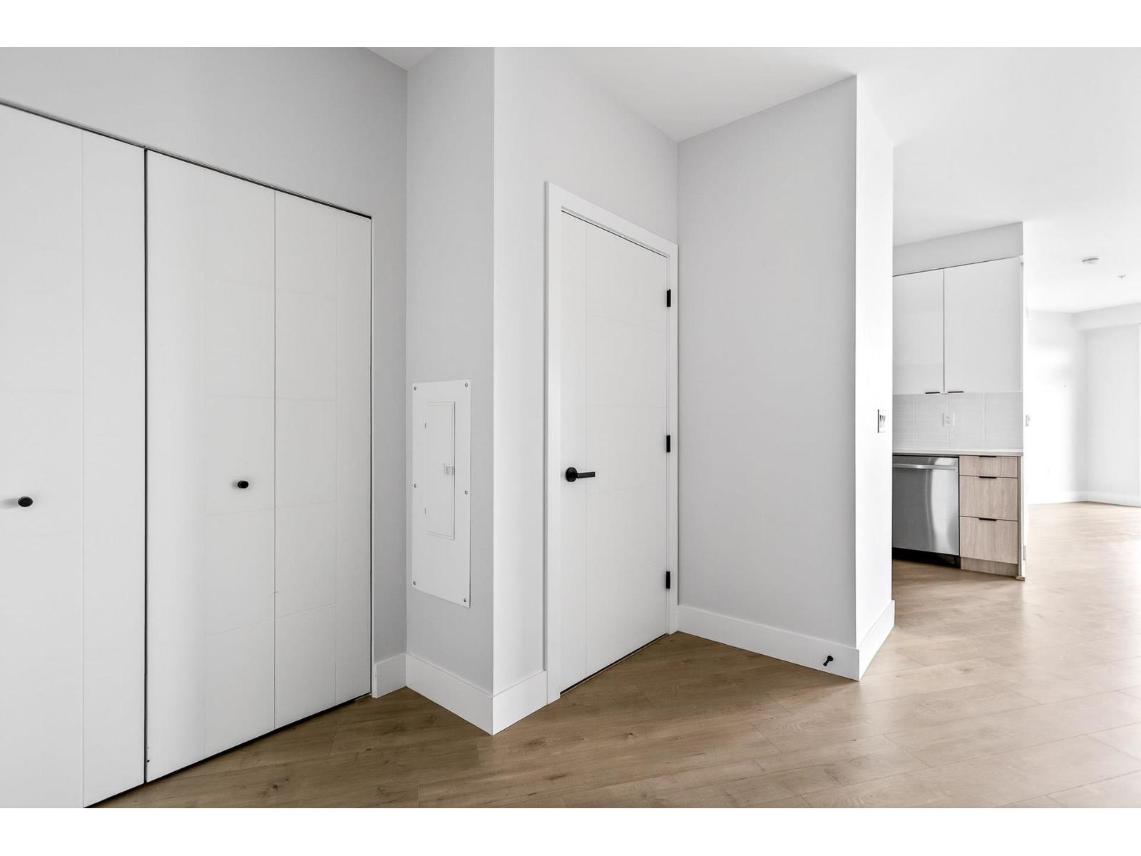 214 20061 FRASER HIGHWAY, Langley