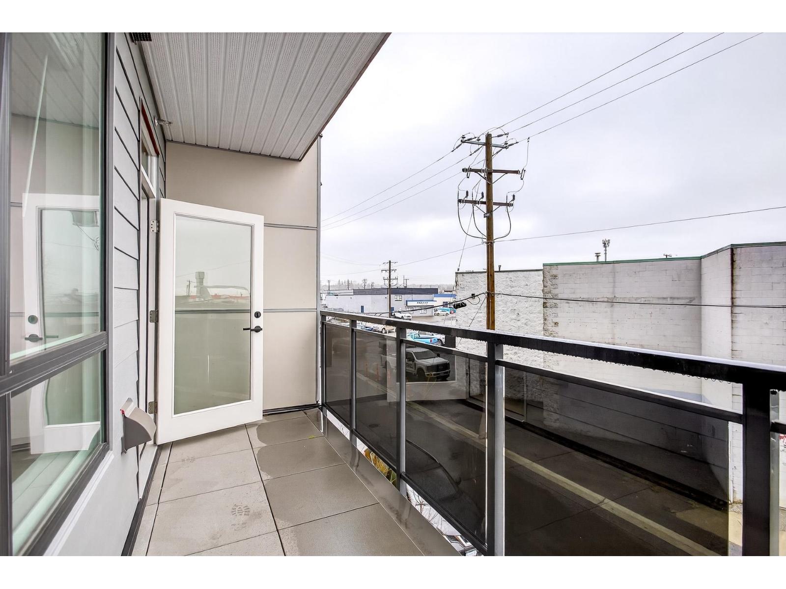 214 20061 FRASER HIGHWAY, Langley