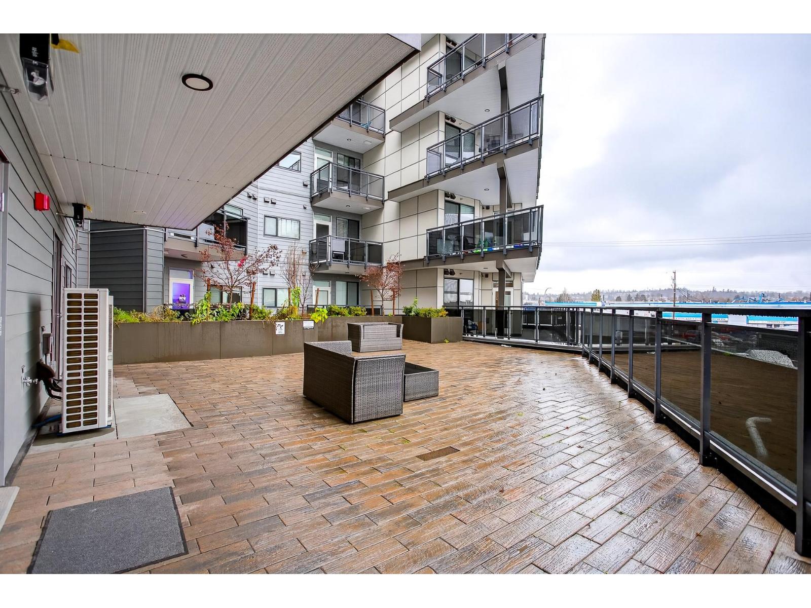 214 20061 FRASER HIGHWAY, Langley