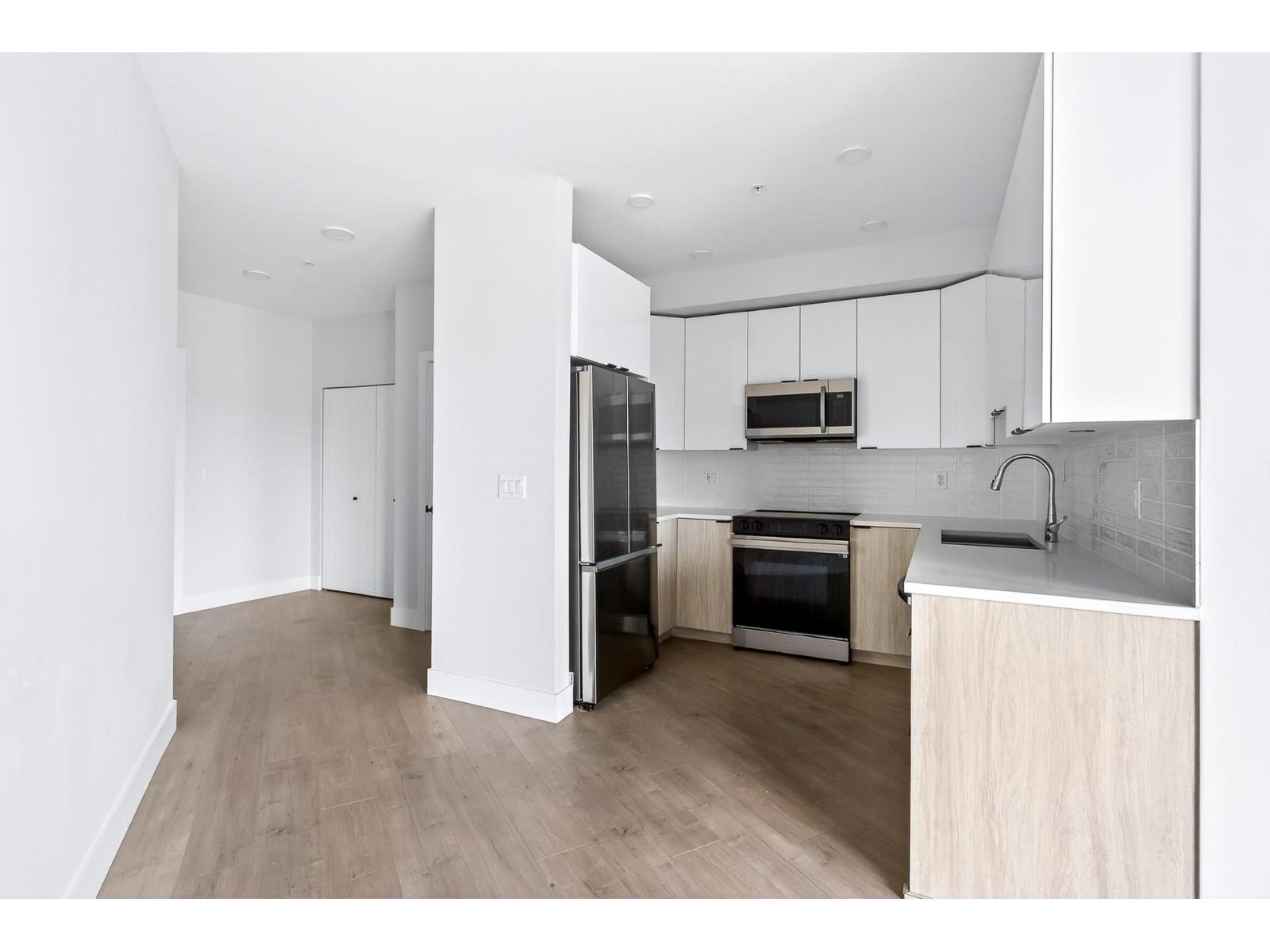 214 20061 FRASER HIGHWAY, Langley