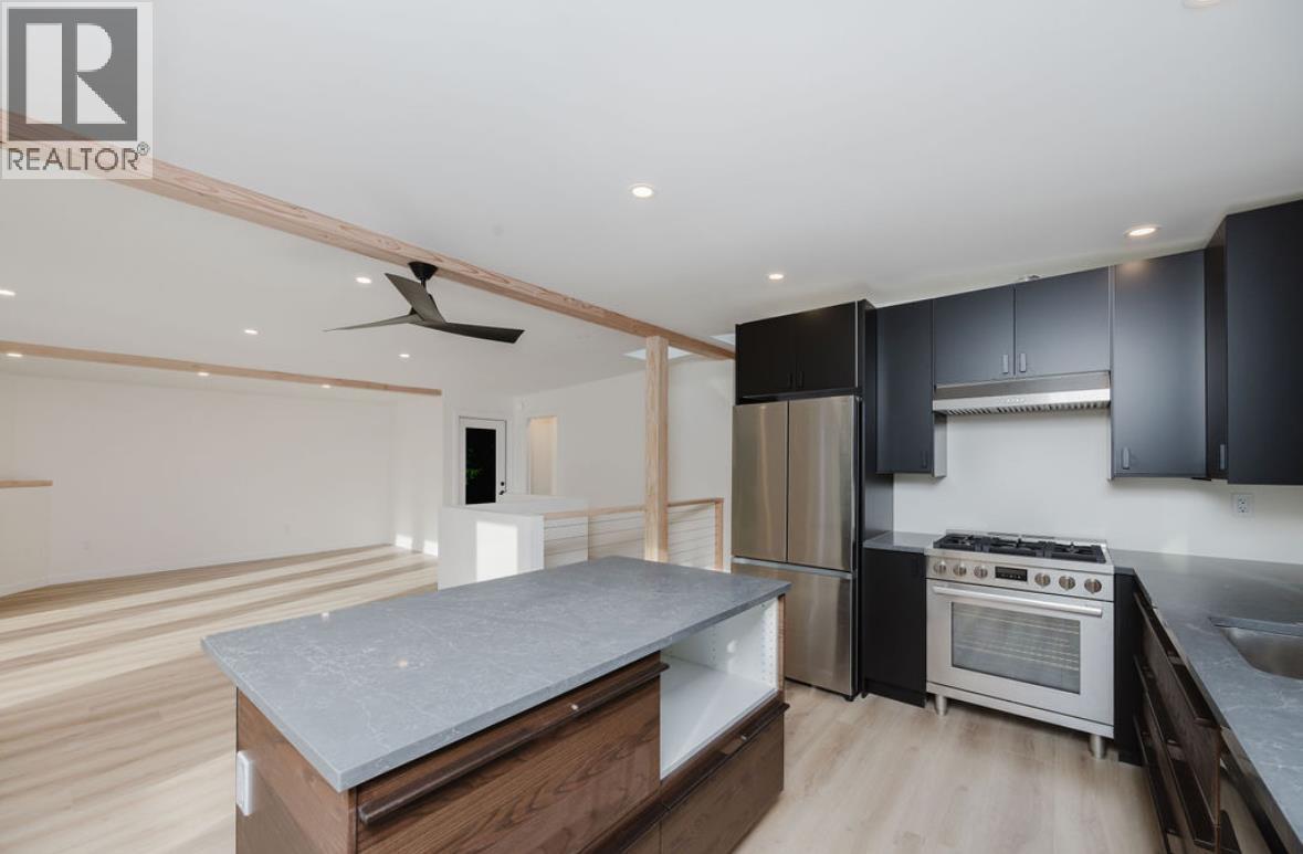 6960 SUNSHINE COAST HIGHWAY, Sechelt