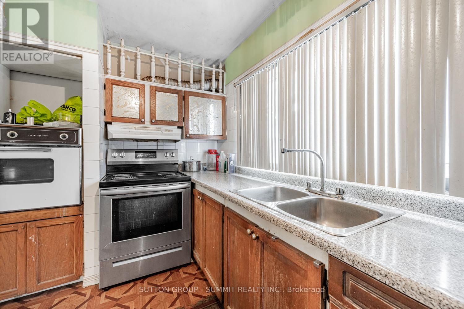 #58 2901 JANE STREET - 19