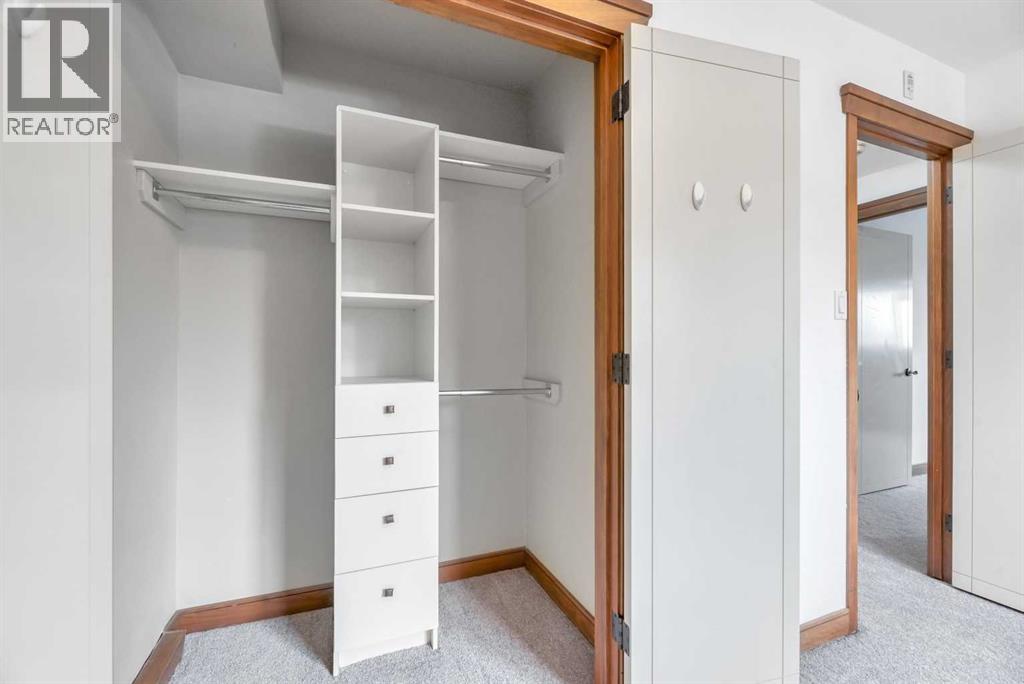 Single Family House for Sale in    Avenue SW Windsor Park Calgary 