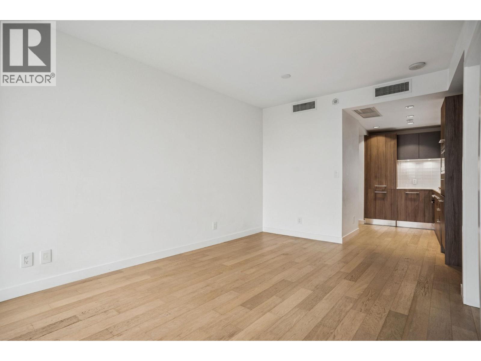 503 4638 GLADSTONE STREET, Vancouver