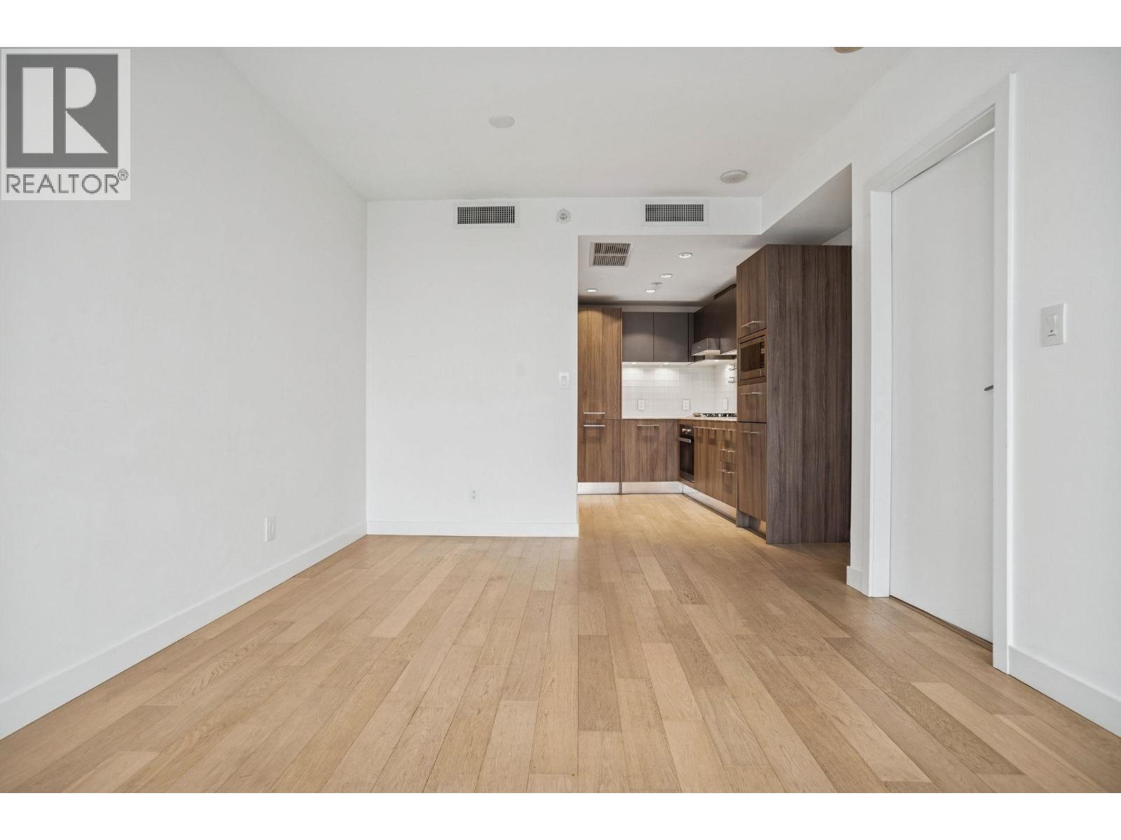 503 4638 GLADSTONE STREET, Vancouver