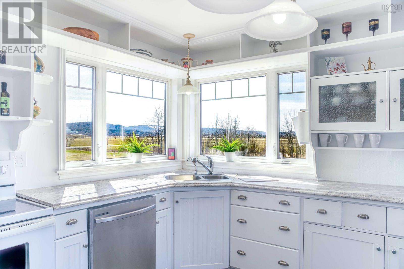 Property 44 of 47 of 215 Cloverdale Drive