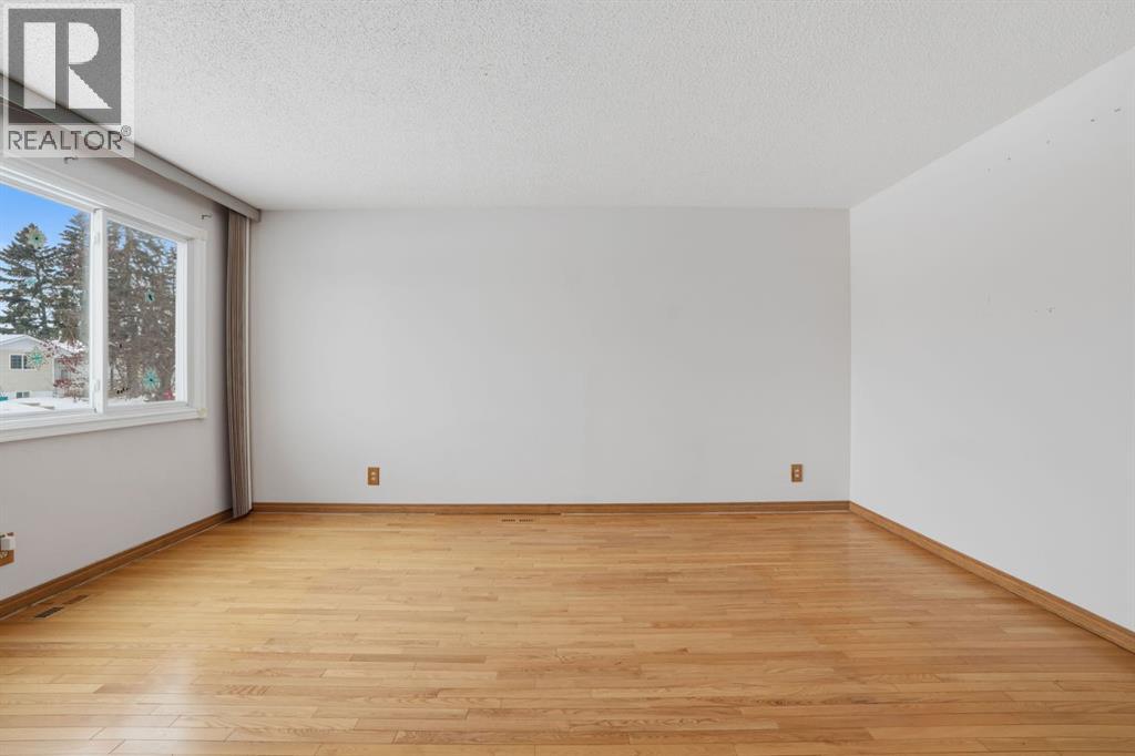 Single Family House for Sale in   Street SE Penbrooke Meadows Calgary 