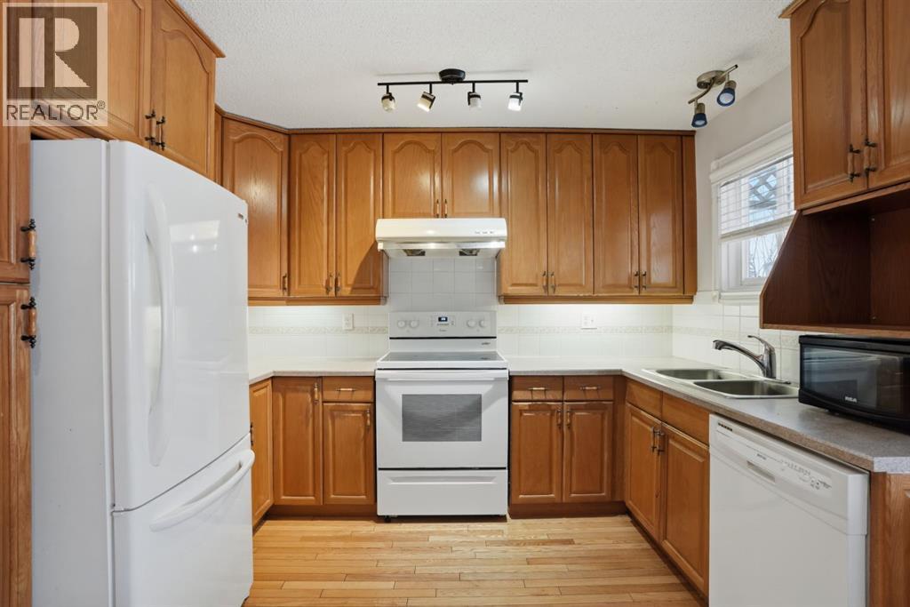 Single Family House for Sale in   Street SE Penbrooke Meadows Calgary 