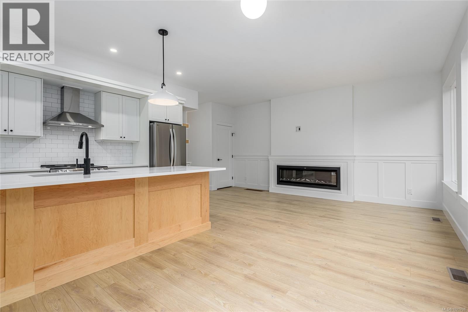 A 1044 Lazo Rd, Comox