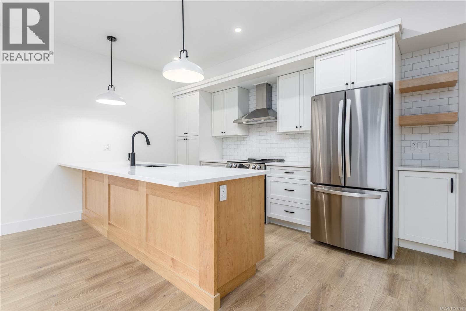 A 1044 Lazo Rd, Comox