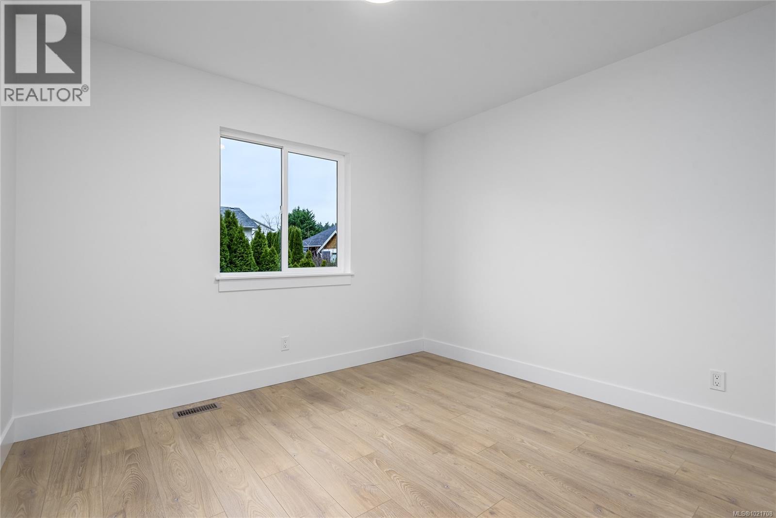 A 1044 Lazo Rd, Comox