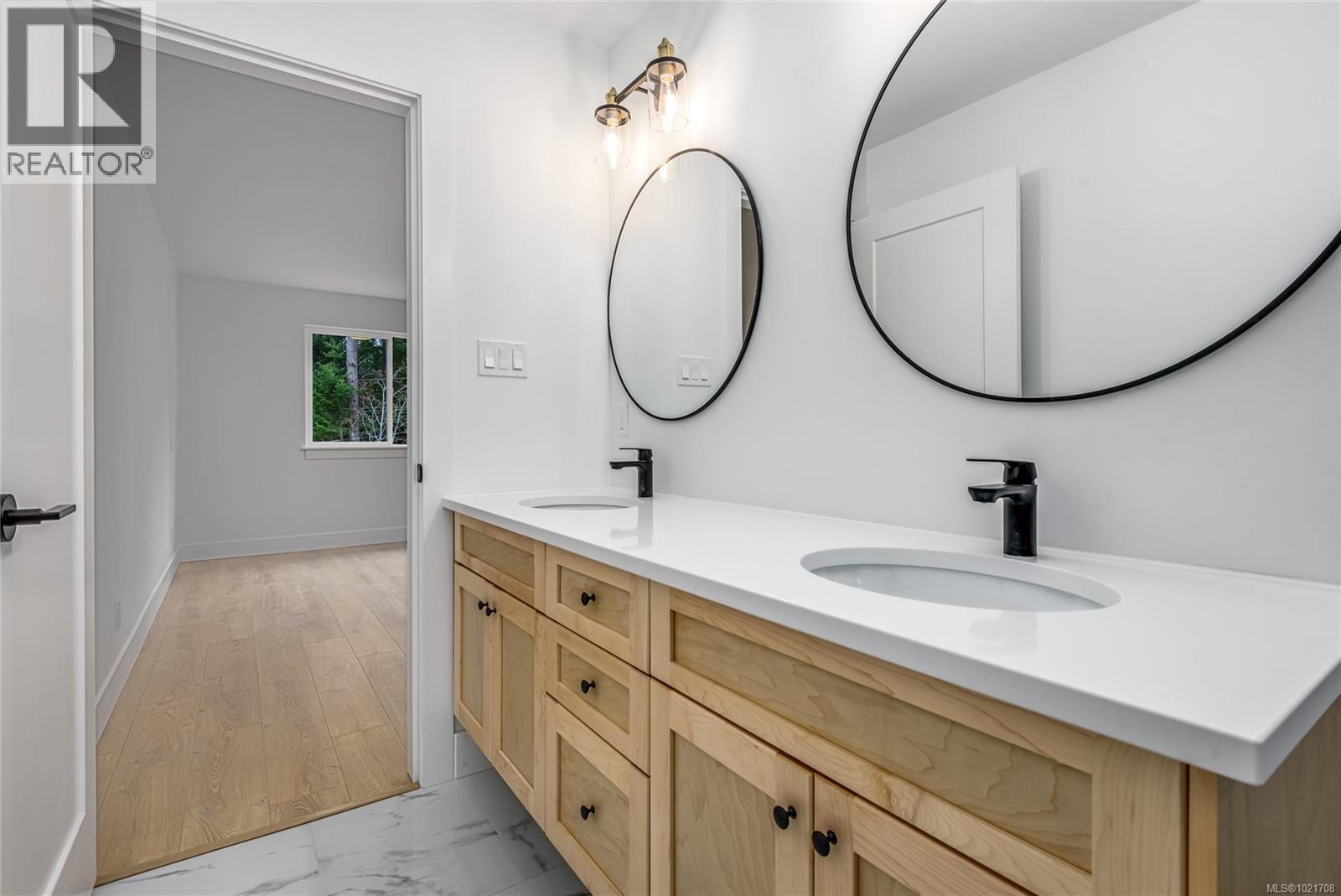 A 1044 Lazo Rd, Comox