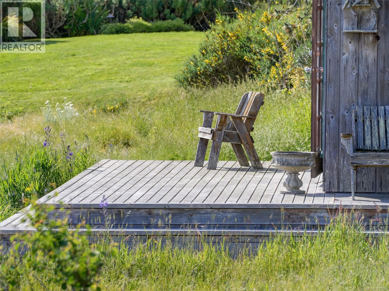 2550 Queenswood Dr, Saanich