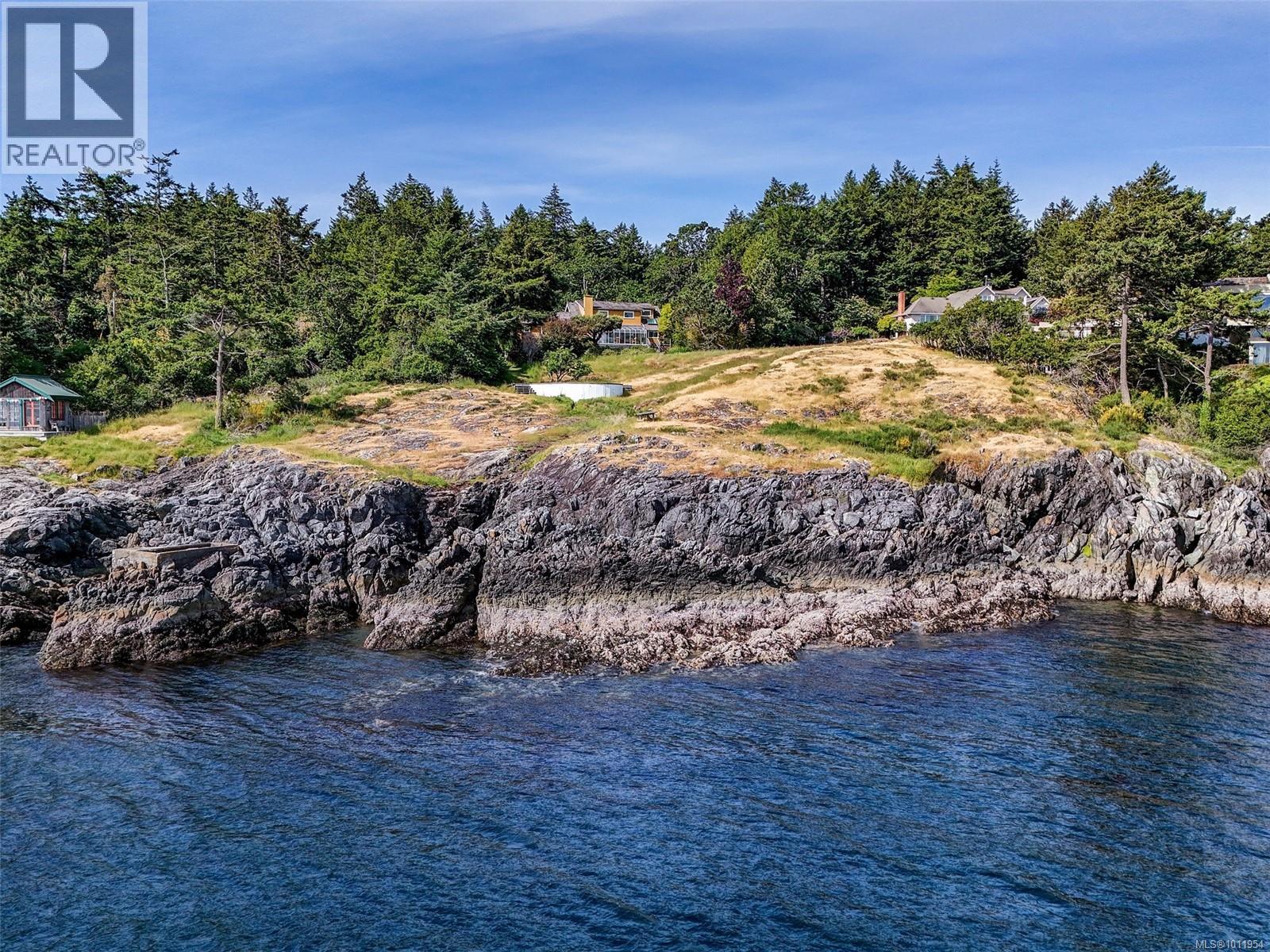 2550 Queenswood Dr, Saanich